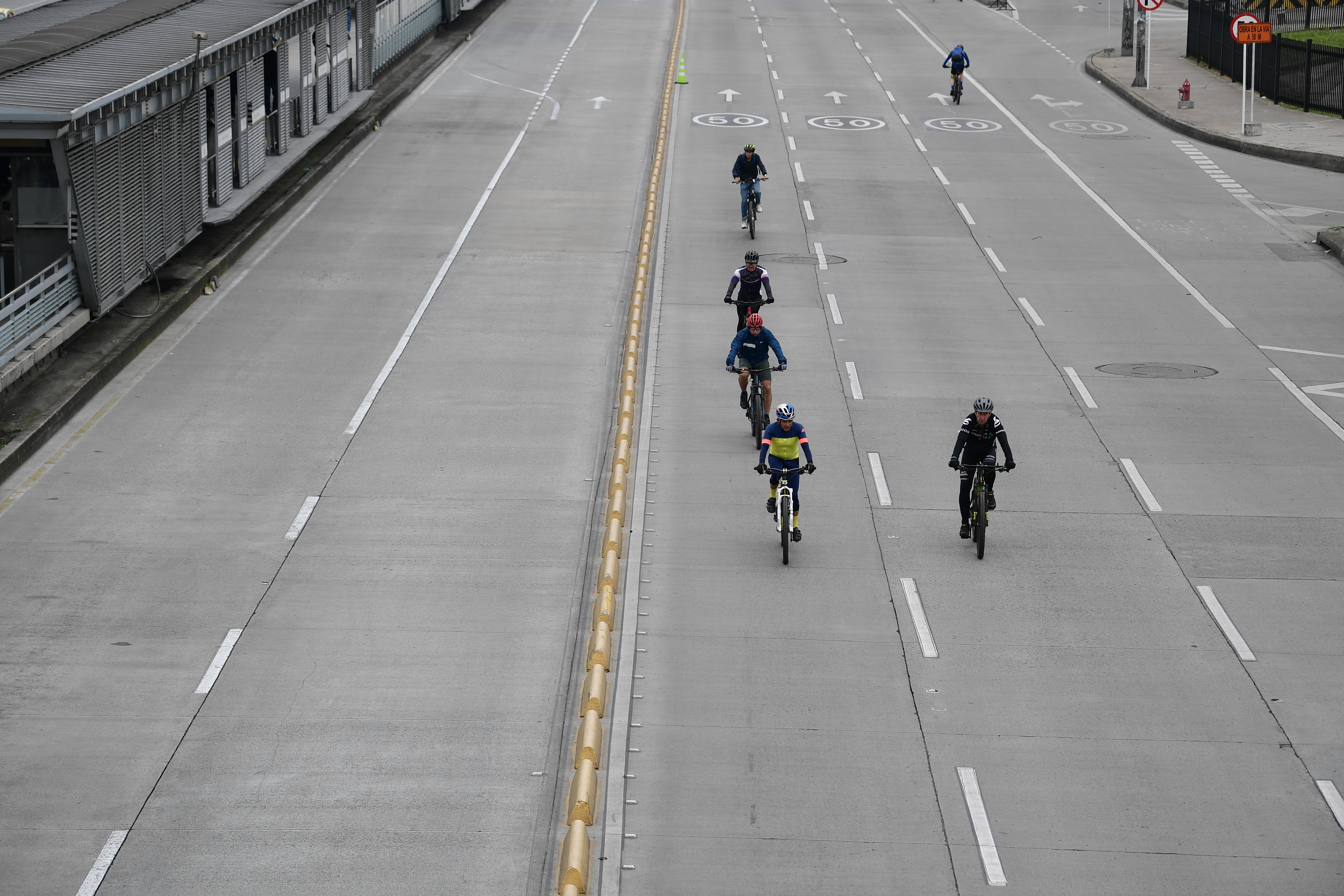 Diferentes aspectos de este día en la autopista norte, calle 100, cra 11, cra 7, calle 26 y avenida Boyacá en Bogotá, en el que los habitantes se movilizaron en otros medios de transporte como: Transmilenio, taxis o bicicletas.