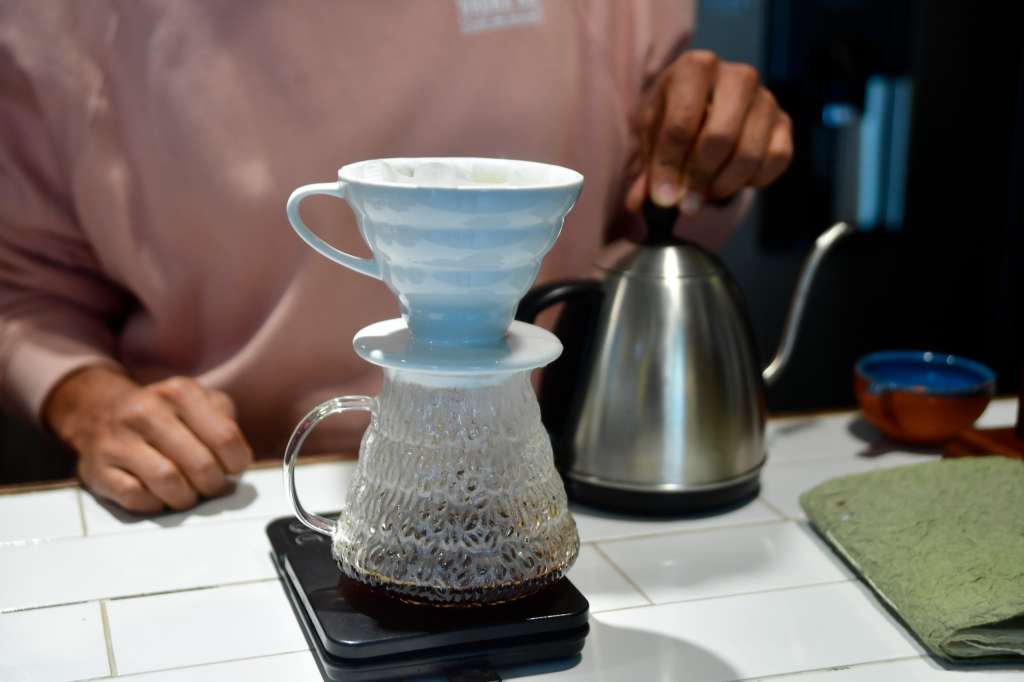 La historia del Café del Renacer Vronx 60, un relato que da cuenta de un episodio traumático para Bogotá y un renacer en medio de las cenizas.