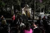 Un paseo nocturno en un cementerio para viajar por la historia de Brasil
