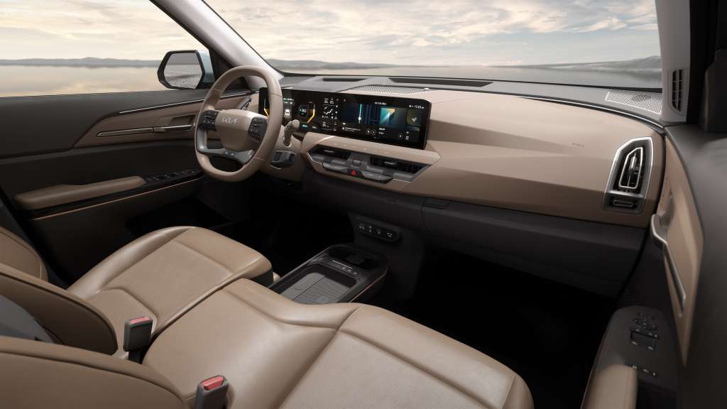 Dentro de la cabina, EV5 cuenta con una pantalla de 12,3” para el panel de instrumentos y otra del mismo tamaño para el sistema multimedia.