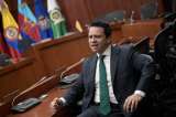 Diego González, secretario del Senado, suma nuevo título académico