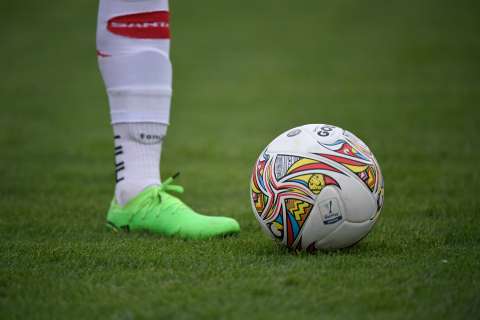 ¿Cuál es el equipo de fútbol colombiano que generó más ingresos?