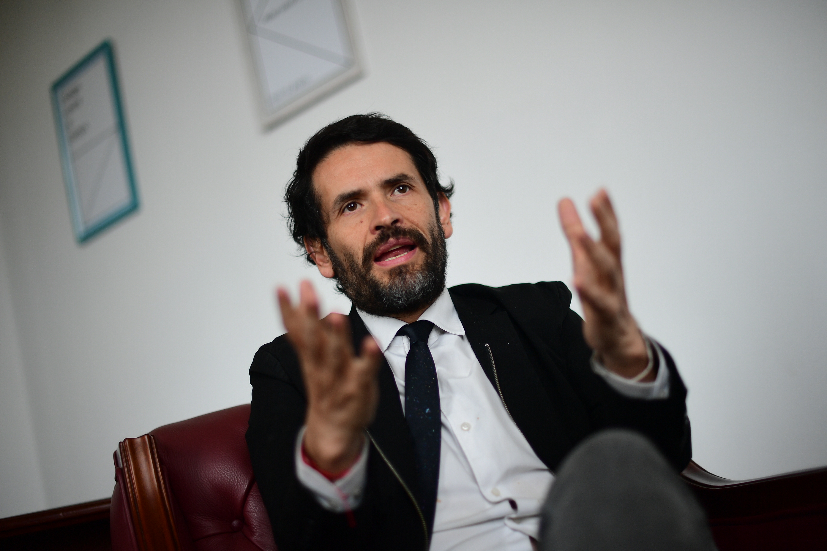 Juan Carlos Losada impulsa un proyecto de acto legislativo que busca modificar el artículo 49 de la Constitución.