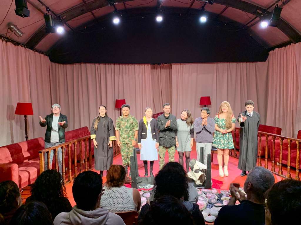 Teatro Petra - Mantener el juicio