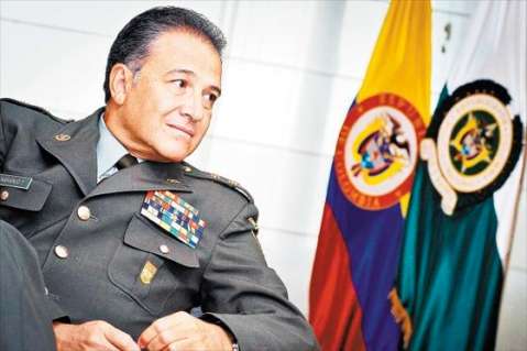 General Naranjo dice que narcos arman campaña en su contra