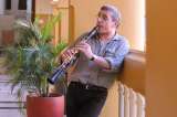 El mago del instrumento de ébano
