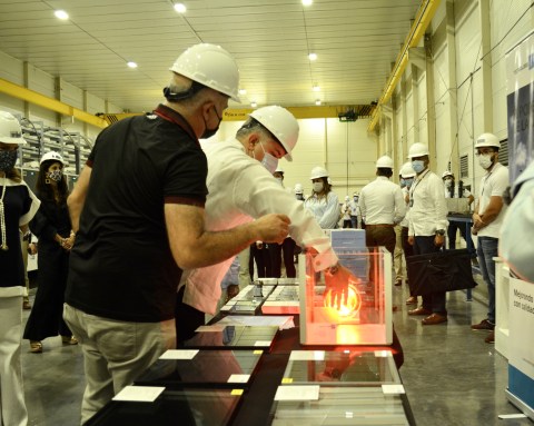 Presidente Iván Duque visitó la planta del grupo Tecnoglass en Barranquilla