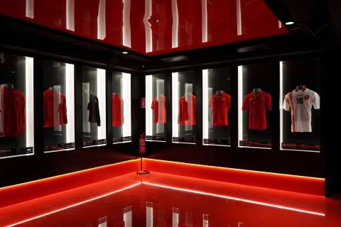 Nuevo museo de fútbol expone 600 piezas de Messi, Maradona, Cristiano y Cruyff