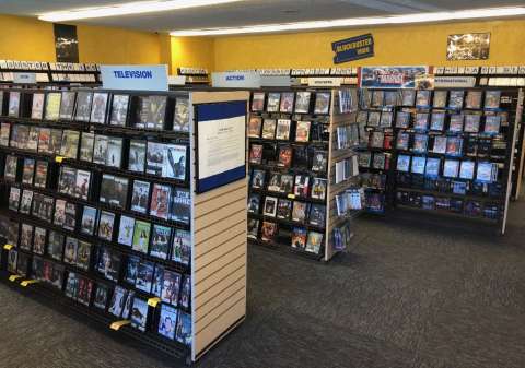 Último Blockbuster del mundo en alquiler para pijamada al estilo de los 90