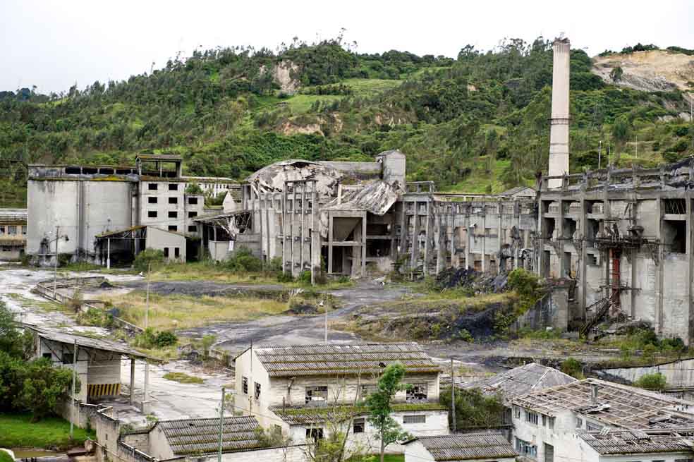 La planta de cemento La Siberia está ubicada en la vía Chingaza, a 10 km de Bogotá. Fue cerrada en 1999. / Cortesía Darío Fernando Isaza