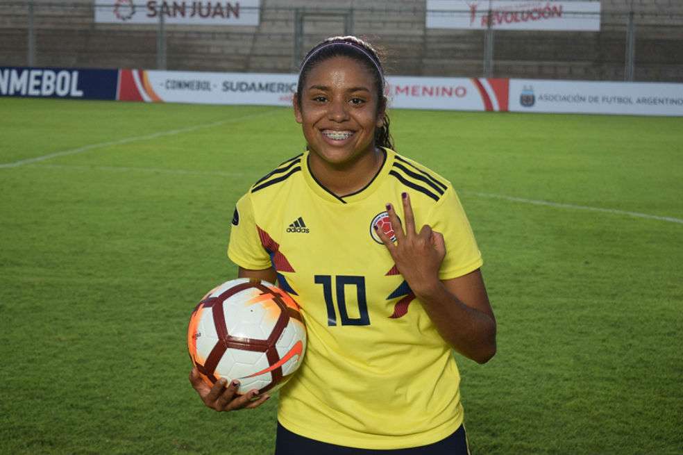 Maireth Pérez marcó tres goles en el triunfo de Colombia frente a Perú. / FCF