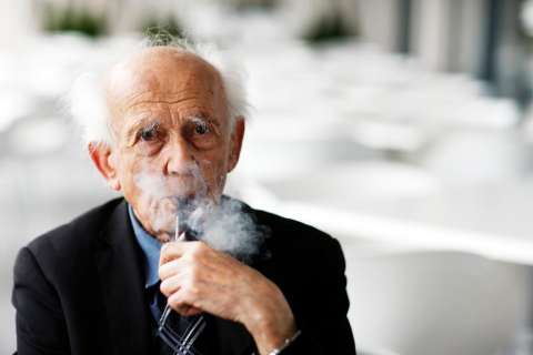 “Retrotopía”, la epidemia de la nostalgia: Bauman y el auge de la ultraderecha en el mundo