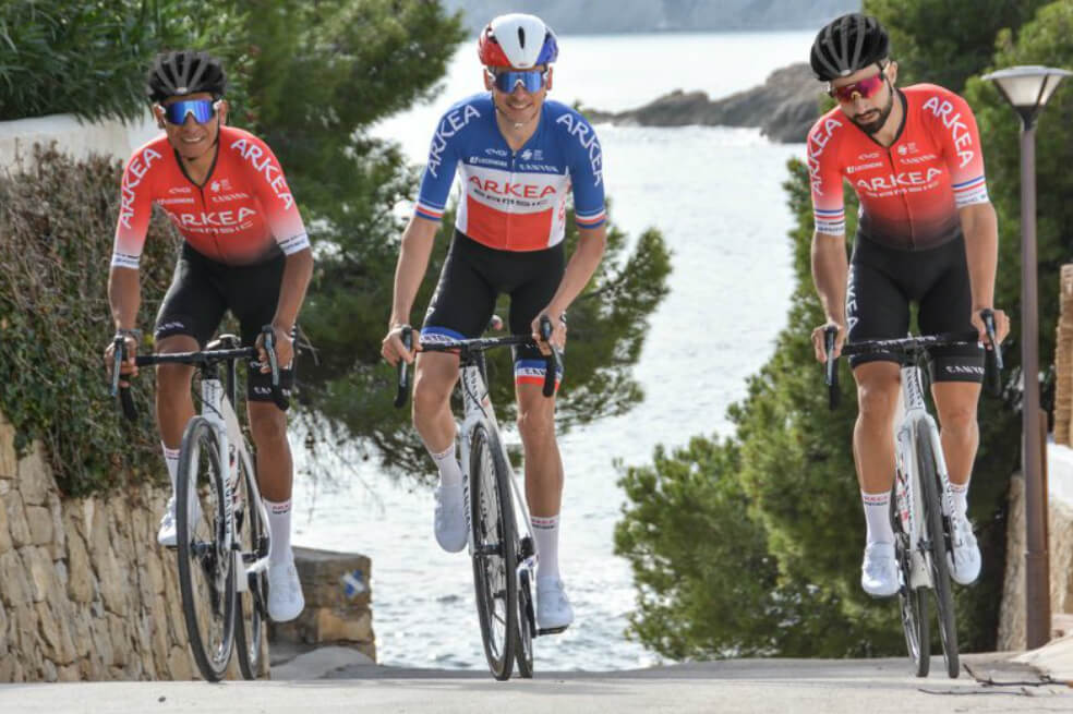 Nairo Quintana, en compañía de los franceses Warren Barguil y Nacer Bouhanni. / Arkea Samsic