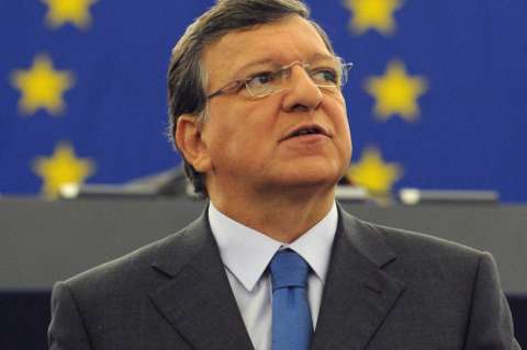 "Si Grecia cumple compromisos, permanecerá en el euro"