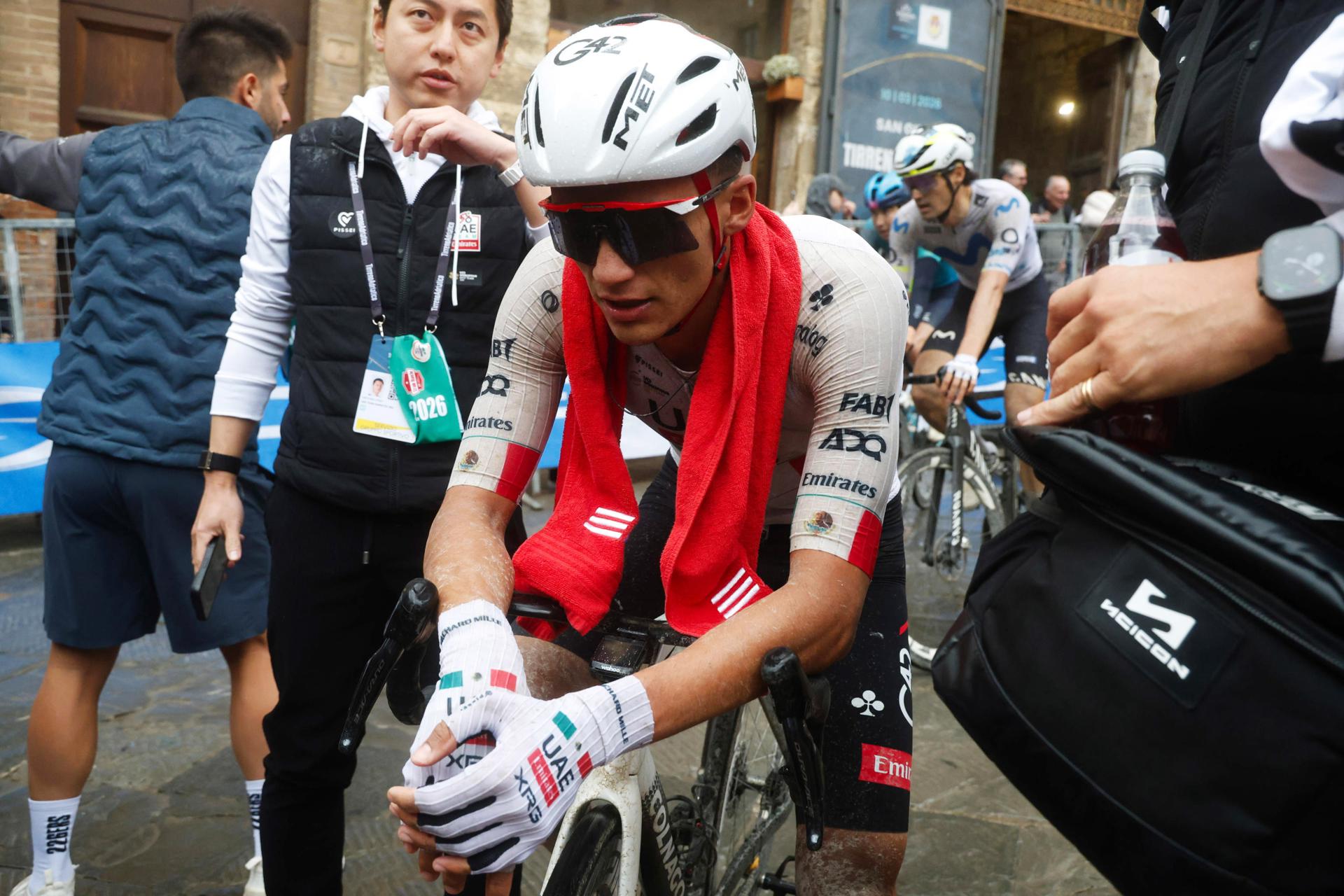 San Gimignano (Italy), 10/03/2026.- Mexican rider Isaac Del Toro of team UAE Team Emirates XRG after the second stage of the Tirreno-Adriatico cycling race over 206km from Camaiore to San Gimignano, Italy, 10 March 2026. (Ciclismo, Italia) EFE/EPA/ROBERTO BETTINI