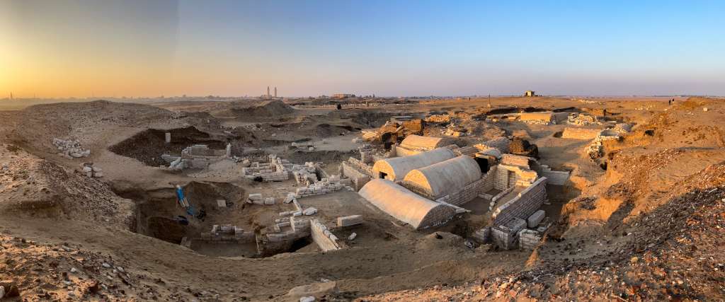 Imagen de la necrópolis de Oxirrinco en Egipto, donde fue hallado el papiro y la momia.