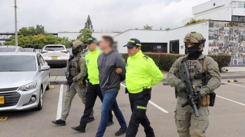 Capturan en aeropuerto de Bogotá a alias “Alex”, presunto enlace del Cártel de Sinaloa