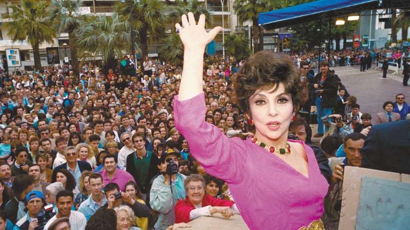 Además de tener una carrera en el mundo del cine, Gina Lollobrigida fue fotógrafa de prensa. / AFP