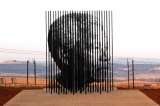 Mandela, en estado "crítico", según su hija mayor