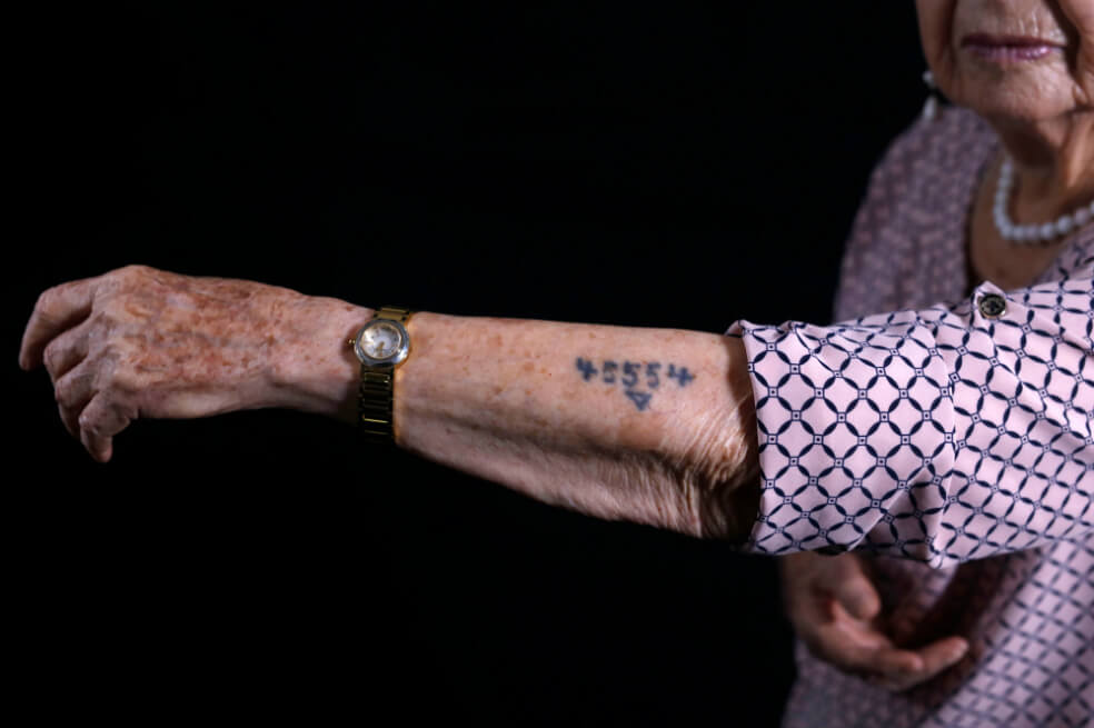 Expertos coinciden en que es necesario seguir estudiando el episodio del Holocausto, no solo para mantener viva la memoria de las víctimas, sino para aprender las lecciones que deja el pasado. / AFP