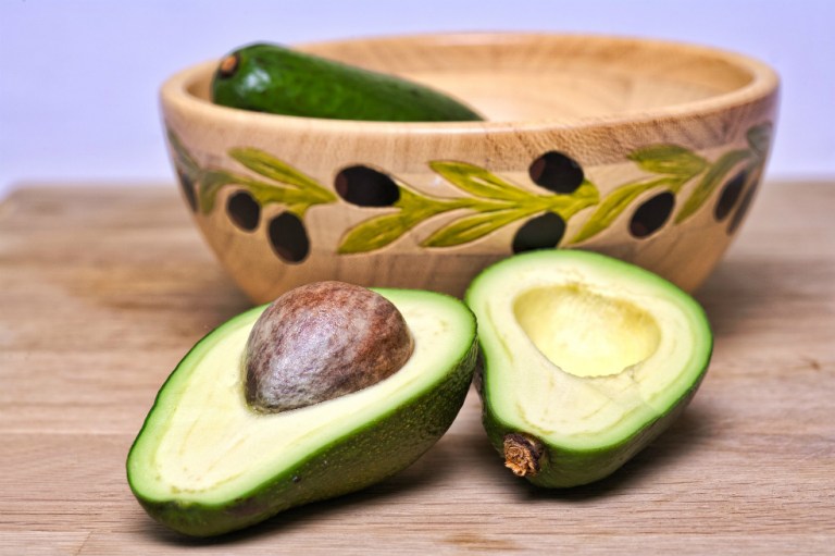 Tostadas con aguacate, una cena ligera y muy saludable