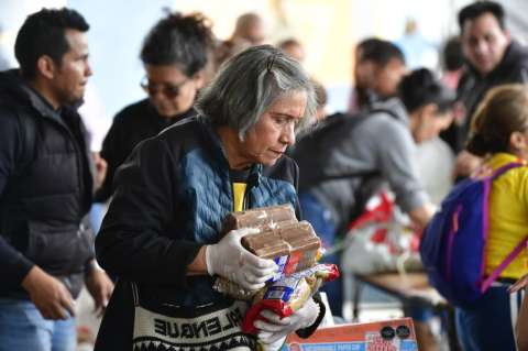Cadena humana en Bogotá: los damnificados “no están solos”