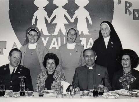Más de 50 años formando a los “nadies”