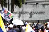 ¡Por favor, no más gasolina al incendio institucional!