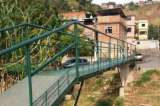 Vecinos se unen y construyen un puente 54 veces más barato de lo estimado por el Estado