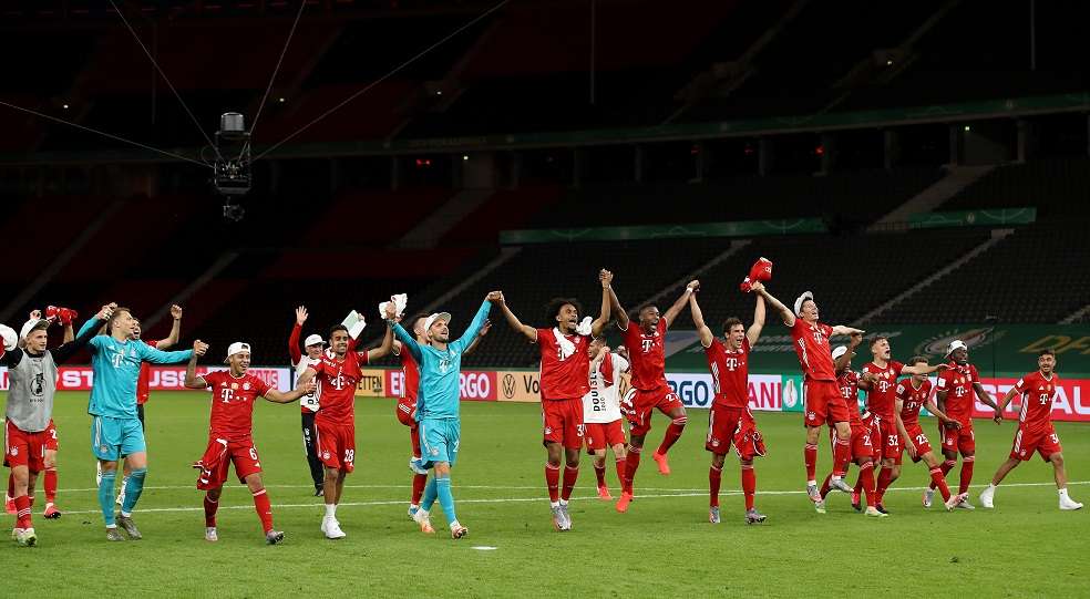 Ante las gradas vacías del estadio Olímpico de Berlín, el conjunto bávaro se coronó campeón de la Copa de Alemania