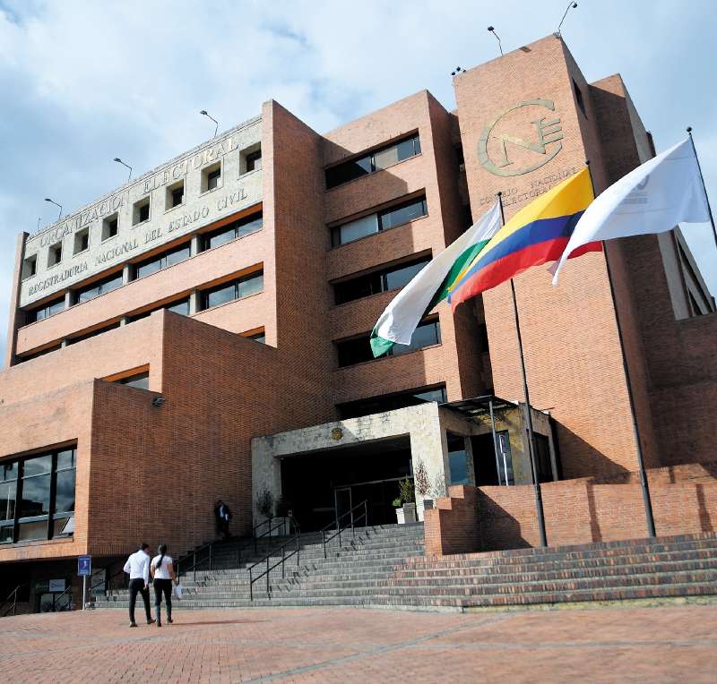 El Consejo Nacional Electoral llamó la atención a los medios televisivos y radiales sobre el equilibrio informativo.