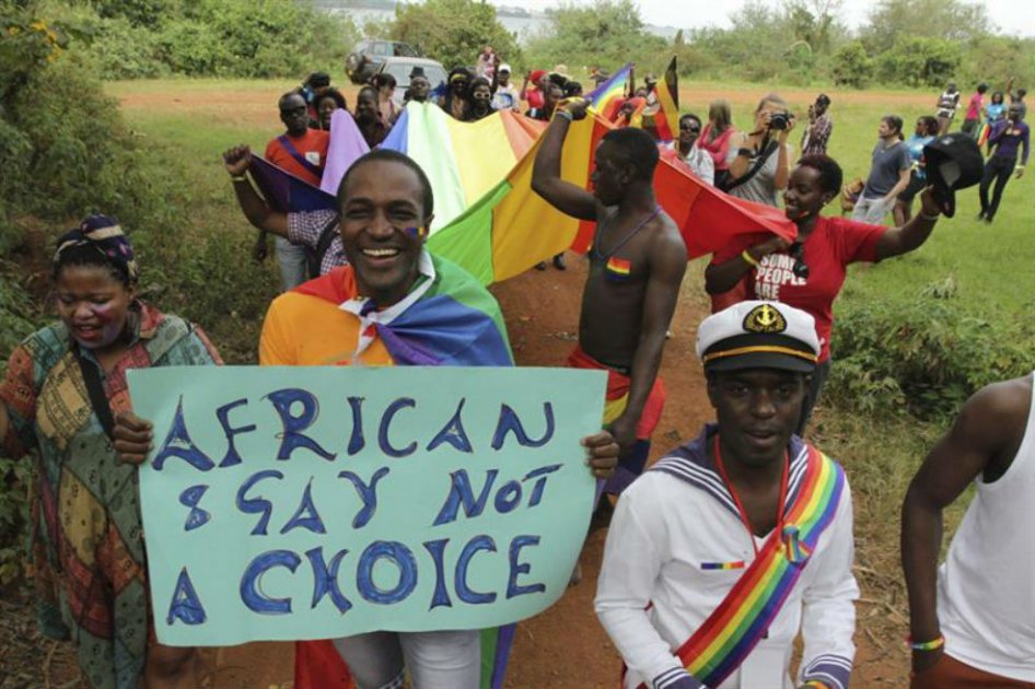 Activistas homosexuales participan en el primer desfile del orgullo gay organizado en Uganda en agosto de 2012