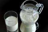 Los niños que beben leche entera tienen menos riesgo de sobrepeso