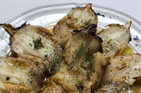 Receta para hacer berenjenas asadas con aceite de oliva y hierbabuena