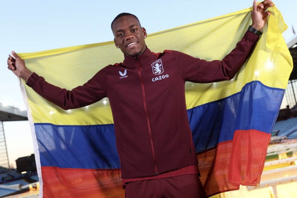 Jhon Jáder Durán en su presentación con Aston Villa.