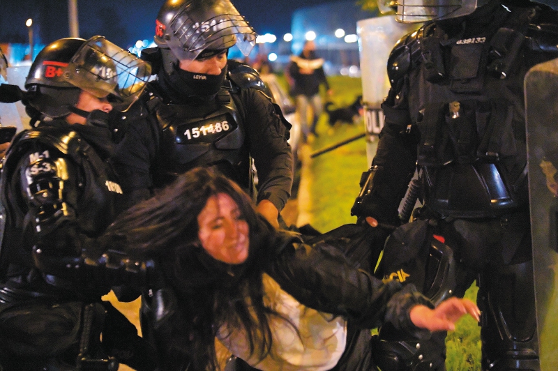 Los congresistas resaltaron los hechos de violencia policial presentados en las semanas recientes.