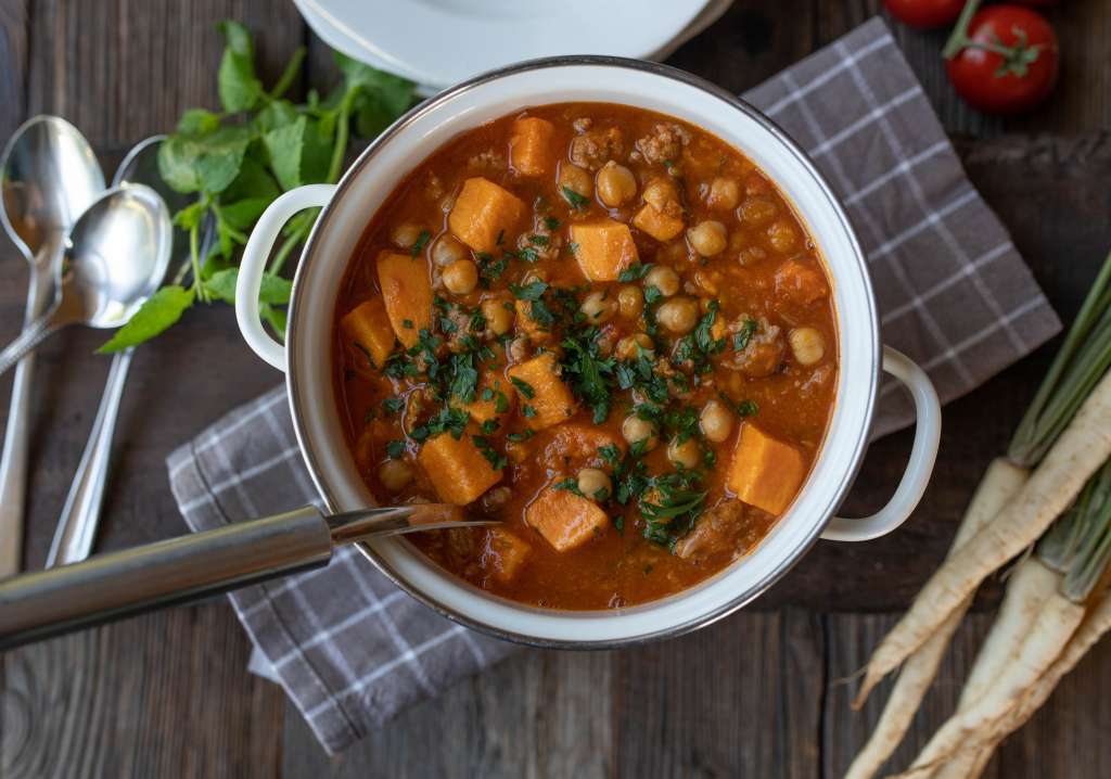 Guiso de cerdo con garbanzos y paprika