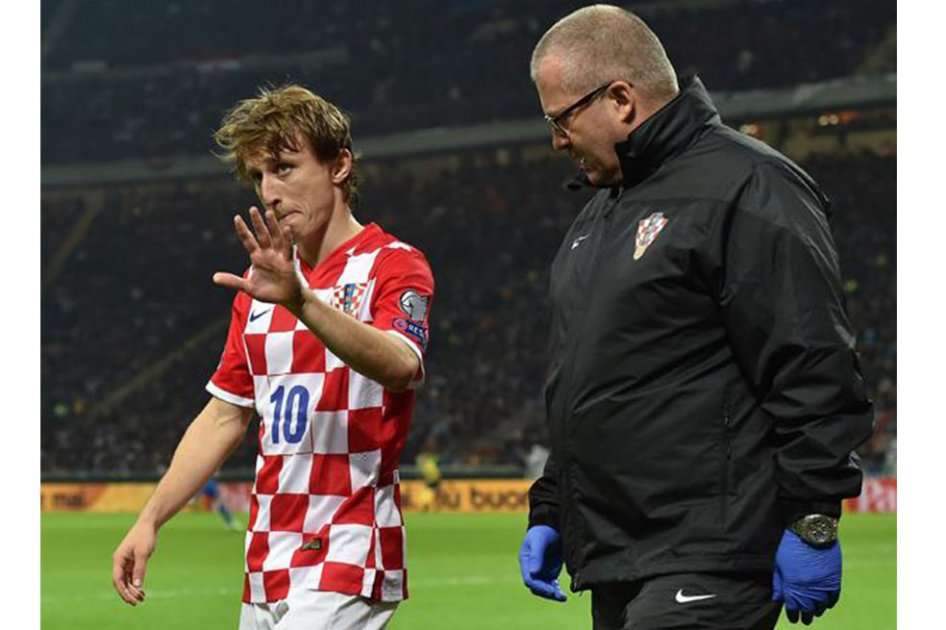 Modric, tras lesionarse con Croacia, en una foto de su Twitter.