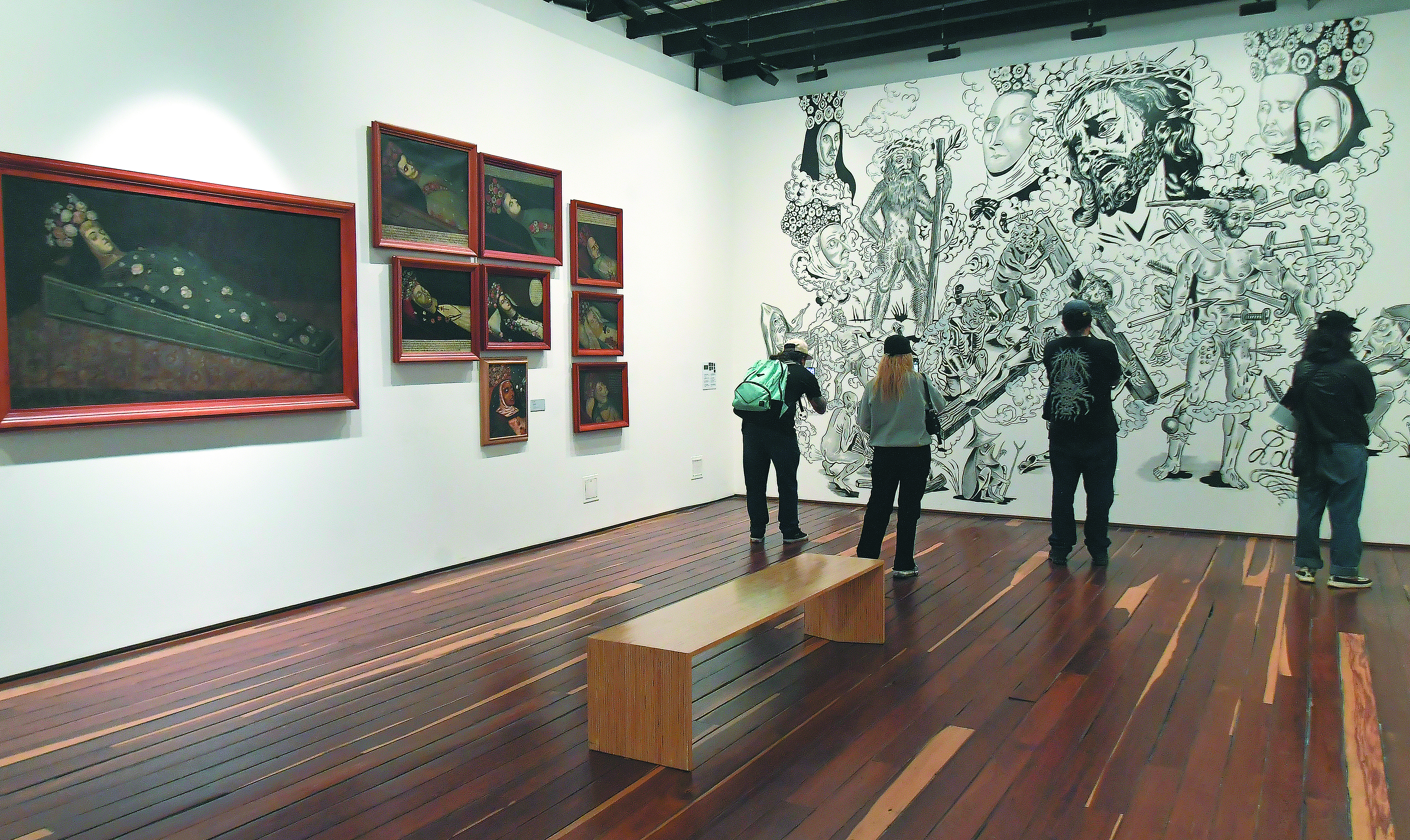 El trabajo de Doktor Lakra abarca la pintura mural, el dibujo, el tatuaje, el collage y la escultura con temáticas relacionadas con fetiches, mitos, tabúes y rituales de diferentes culturas.