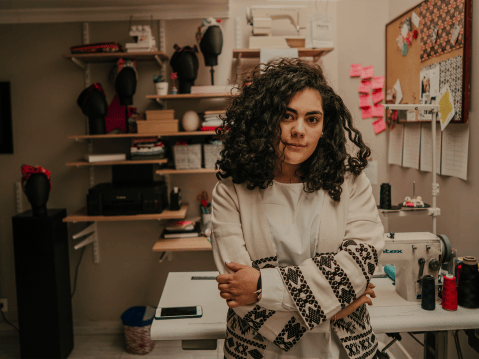 Ella creó una marca de moda que se convierte en la voz de las mujeres en Colombia