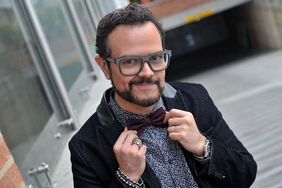 Aleks Syntek está en Colombia y se presentará esta noche en la campaña que busca recaudar fondos a favor de los niños con discapacidad física./Gustavo Torrijos