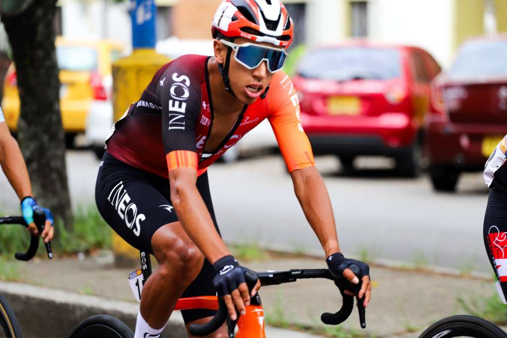 Egan Bernal en las calles de Bucaramanga, donde se consagró campeón nacional de ruta.