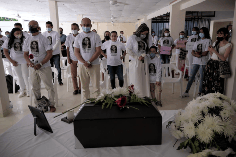 Tras 26 años, la lideresa Mayerlis Angarita recibió el cuerpo de su madre desaparecida