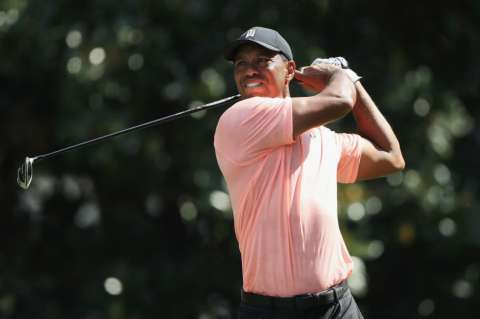 Tiger Woods arrancó en la cima del PGA Championship