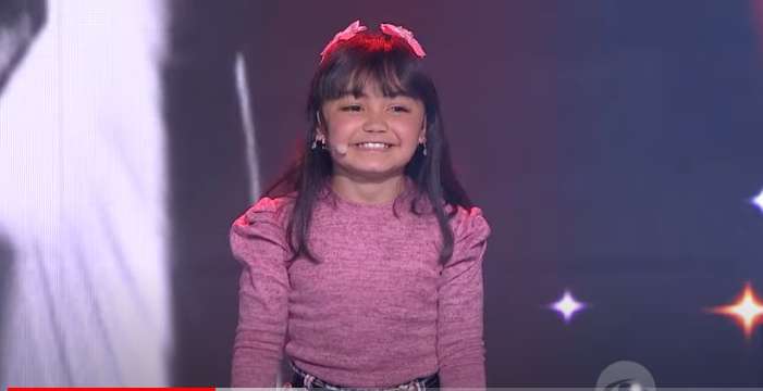 La niña causó sensación en La Voz Kids al afirmar que tiene 9 años pero no parece. Su presentación cautivó a los tres entrenadores.