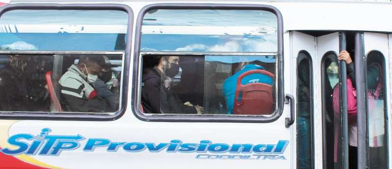 Pese al panorama, el Distrito asegura que se han reforzado rutas con más oferta para las zonas con mayor demanda.
