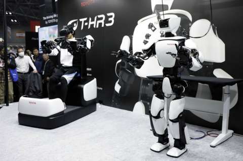 Toyota planea llevar robots a cada hogar