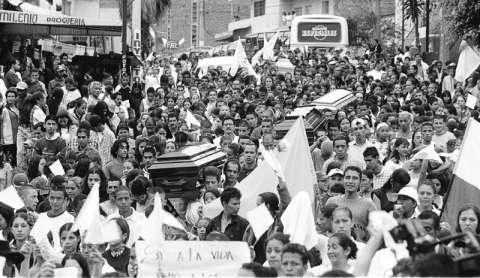 Operación Mariscal: todos los 21 de mayo la Comuna 13 se viste de blanco