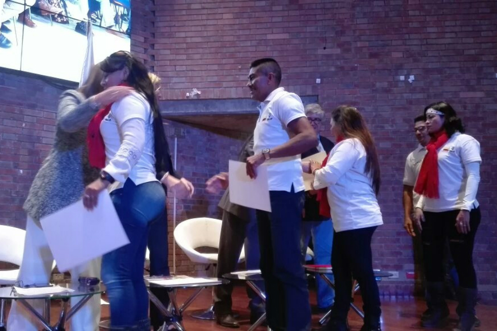 Integrantes de las Farc que recibieron capacitación básica de economía solidaria por parte del Sena reciben certificados. / Cortesía NC Noticias