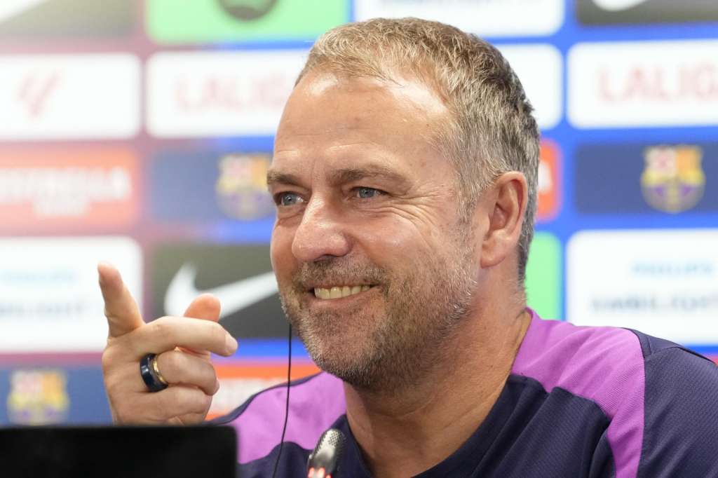 GRAFCAT3126 BARCELONA 22/05/2026.- El entrenador del FC Barcelon, Hansi Flick, durante la rueda de prensa ofrecida hoy en la Ciudad Deportiva Joan Gamper previa al partido de Liga que jugarán mañana frente al Valencia CF. EFE/ Enric Fontcuberta